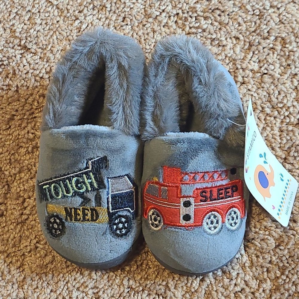 ⚠️Must Bundle!⚠️ Estamico boy slippers 